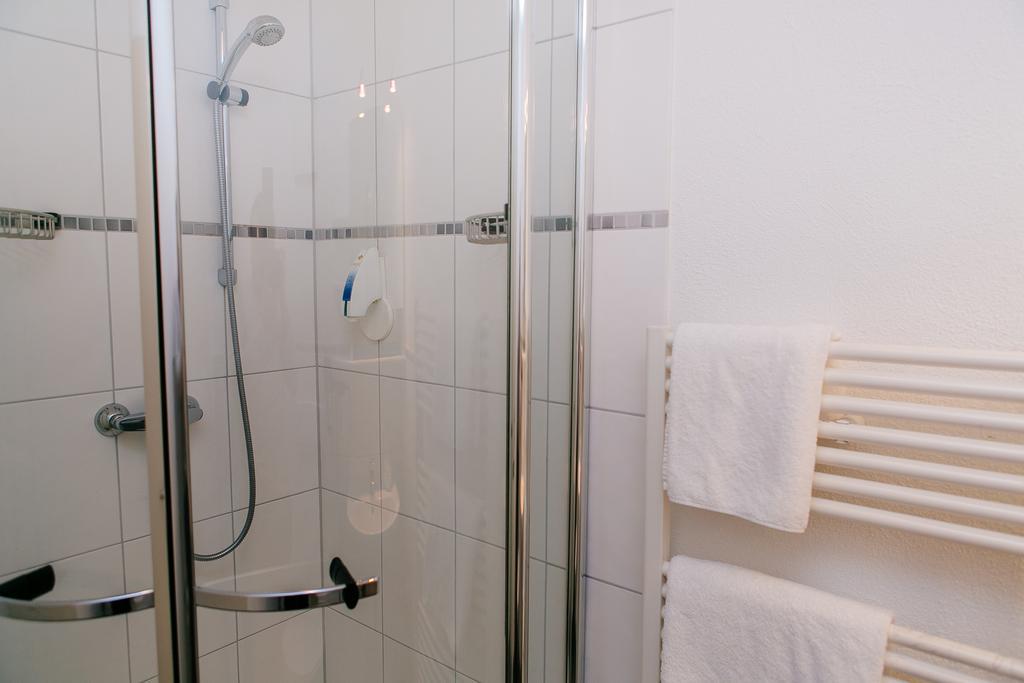 לאוטזנהאוזן Landhotel Airport-Inn מראה חיצוני תמונה