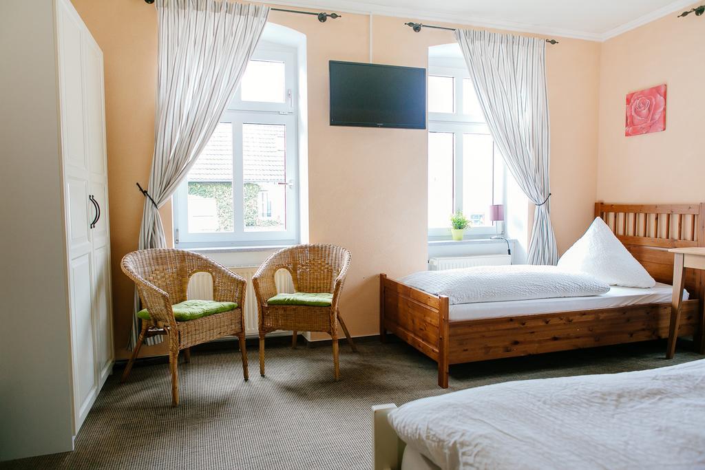 לאוטזנהאוזן Landhotel Airport-Inn מראה חיצוני תמונה