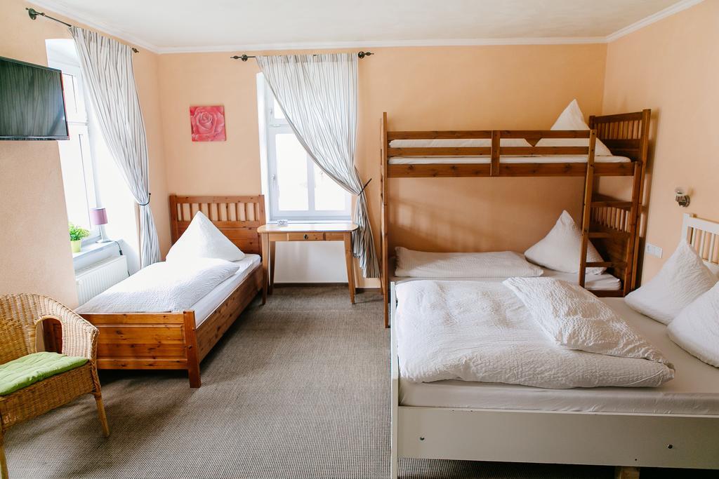 לאוטזנהאוזן Landhotel Airport-Inn מראה חיצוני תמונה