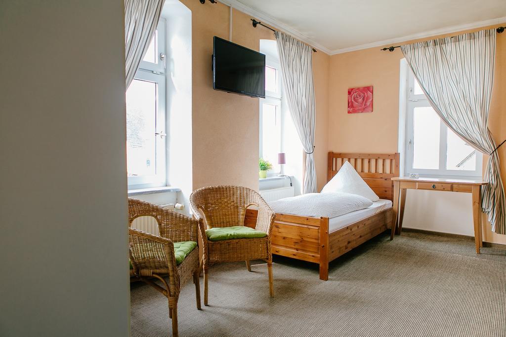 לאוטזנהאוזן Landhotel Airport-Inn מראה חיצוני תמונה
