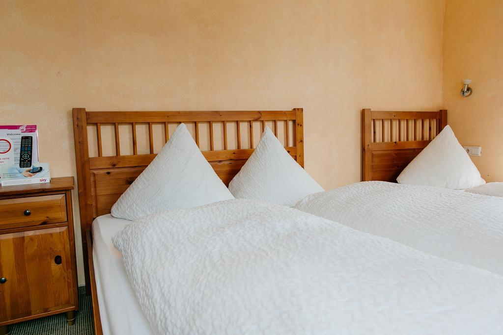 לאוטזנהאוזן Landhotel Airport-Inn מראה חיצוני תמונה